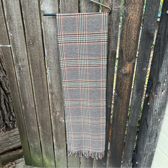 Men’s Glen Plaid Woven Fringed Scarf - Picture 6 of 12
